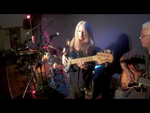 Rebecca Johnson Band *DON`T CHANGE HORSES* (RE-MIXED) Live @ The Manly Fig (27/5/16)