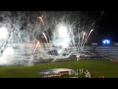 "Recibimiento Atlético Tucumán VS River Plate." Barra: La Inimitable &bull; Club: Atlético Tucumán