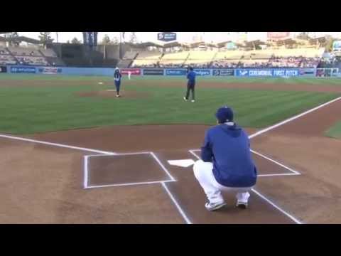 [MLB TV] 140529 Suzy - Throw the First Pitch at LA (Support Dodgers)