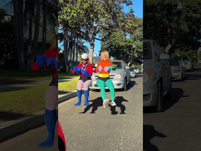 Vídeo relacionado con Mujer Spongebob Squarepants Mermaid Man & Barnacle Boy Camiseta Cuello V