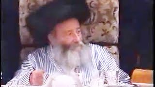 החתונה האחרונה שהאדמו״ר הופיע בחייו: תיעוד נדיר מהאדמו״ר מפינסק קרלין זצ״ל בחתונת נכדו לפני פטירתו