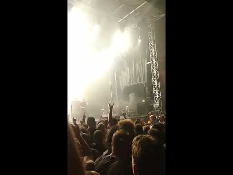 EVELYN - ONE LIVE VIDEO INSIDE THE PIT! VOLBEAT #HEAVYMTL2016 with MARK BARNEY !