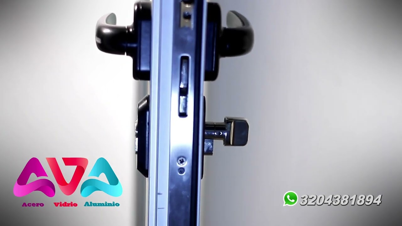 Puerta batiente premium instalada