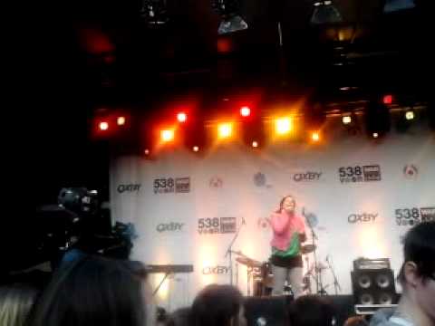 Iris Kroes 538 voor WarChild in Leeuwarden!