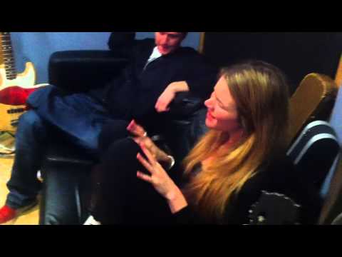 Joss Stone singing Clean Up Woman