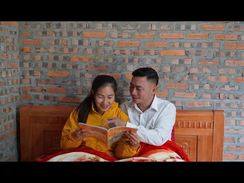 Heartwarming moment: CEO Duong sits next to Tieu La, teaching her to write in their small home.