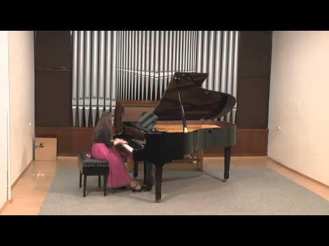 Alexandra Rychvalská hraje na třídní předehrávce