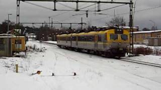 preview picture of video '[SJ/Västtrafik] Regional train arrives at Sandared station.'