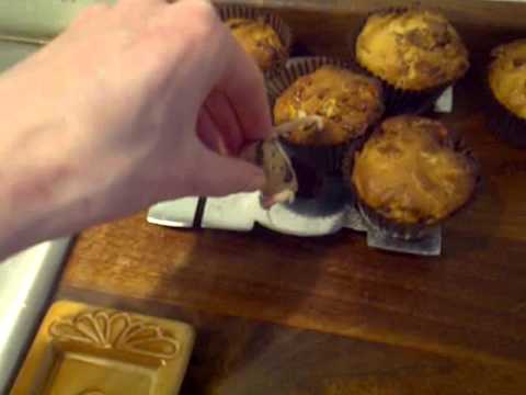 download lagu mp3 mp4 Snickers Muffins Nigella, download lagu Snickers Muffins Nigella gratis, unduh video klip Snickers Muffins Nigella