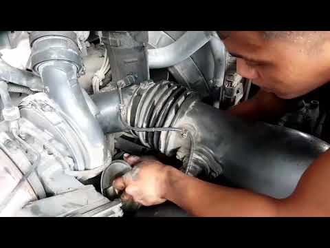 Servicing [SCANIA XPI] engine changing oil & fuel filter