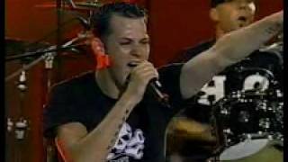 Good Charlotte - Festival song (live from the rock &amp; roll hall of fame)