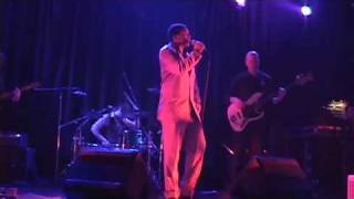 JC Brooks & the Uptown Sound "Hold You Back", live @ Metro