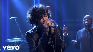 The 1975 - The Sound (Live on Jimmy Fallon)