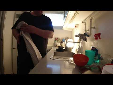 MongoTV_6236 - Kigger På Flyttekasser i Forstue Stået 7 År - Del 176 - Fik Smidt Flere Ting UD