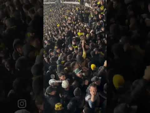 "Llegamos de Todos los Barrios - Barra Amsterdam - Peñarol" Barra: Barra Amsterdam &bull; Club: Peñarol &bull; País: Uruguay