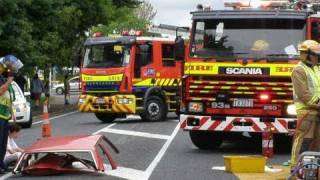 preview picture of video 'Fire, Ambo & Police Respond to Car Crash Demonstration, Pukekohe VFB Open Day, 20 Nov 2010'