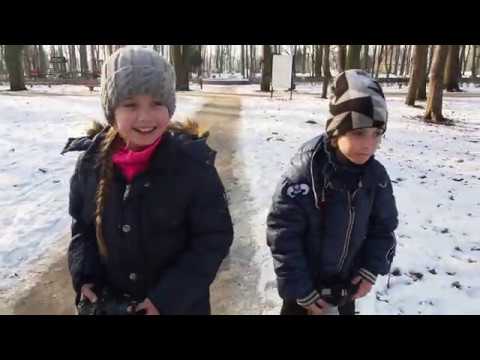 Marysia(8lat) i Grześ(7lat) Stachera fotografują wiewiórki 02 2017r