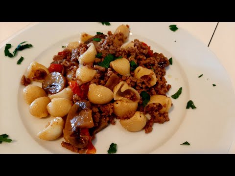 Deliziose pipe rigate con carne trita funghi e pomodorini