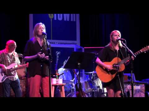 Aoife O'Donovan - "Red & White & Blue & Gold" (eTown webisode #427)