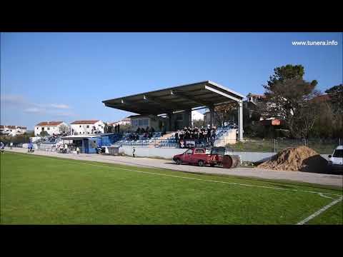 NK Krk - NK Nehaj: Navijači Krka skandiraju u čast i sjećanje na Marina Ćaćića