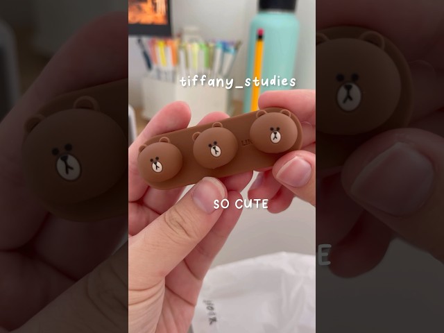 Vídeo relacionado con elago | Cintas Magnéticas LINE Friends, Organizador de Cables de Silicona Premium, Sujetacables Magnético Reutilizable [Merchandising Oficial] (Brown)