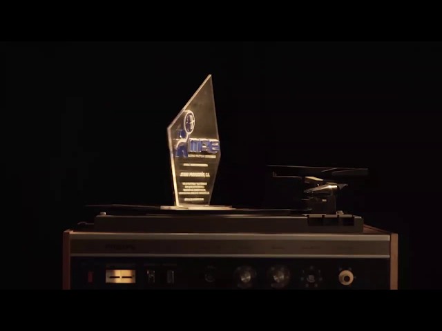 Vídeo relacionado con Wanapix | Trofeo Grande Personalizado con Nombre y Texto | Cristal Grabado (Escala de Grises) | Premio Personalizado | Octogonal 17 cm | Incluye Estuche para Guardar | Diseño 100% Personalizado