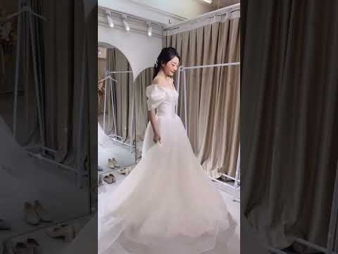 已開放2024-2025的化妝檔期❤️新拓展的婚紗店內設有兩個化妝區域💕非常方便客人試完妝直接試婚紗👰🏼‍♀️💕 #婚紗 #晚裝 #婚紗租借 #婚紗店 #媽媽衫 #香港婚紗 #新娘化妝
