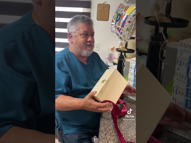 Vídeo relacionado con MI SORPRESA Taza cerámicafrase Abuelo en Prácticas o Abuela en Prácticas (ABUELA)