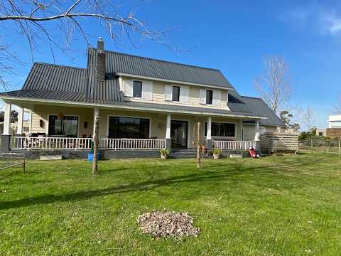 Video de YouTube - Casa en Alquiler de 4 dormitorios con  Jardín en Barrios Privados, Canelones