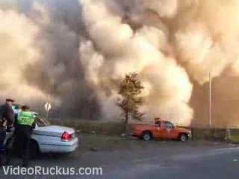 démolition explosif poussière public drôle