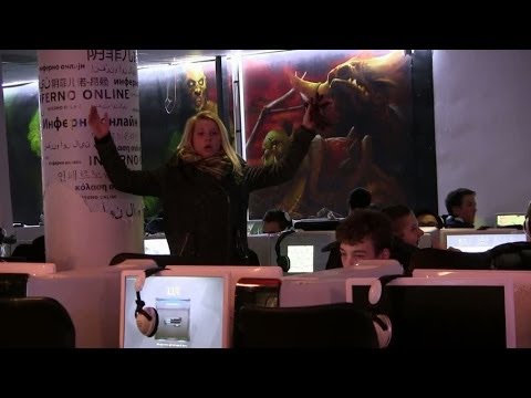 Väckelsepredikanten Linnea: "Satan finns i datan" - Snurra flaskan (TV4 Play)