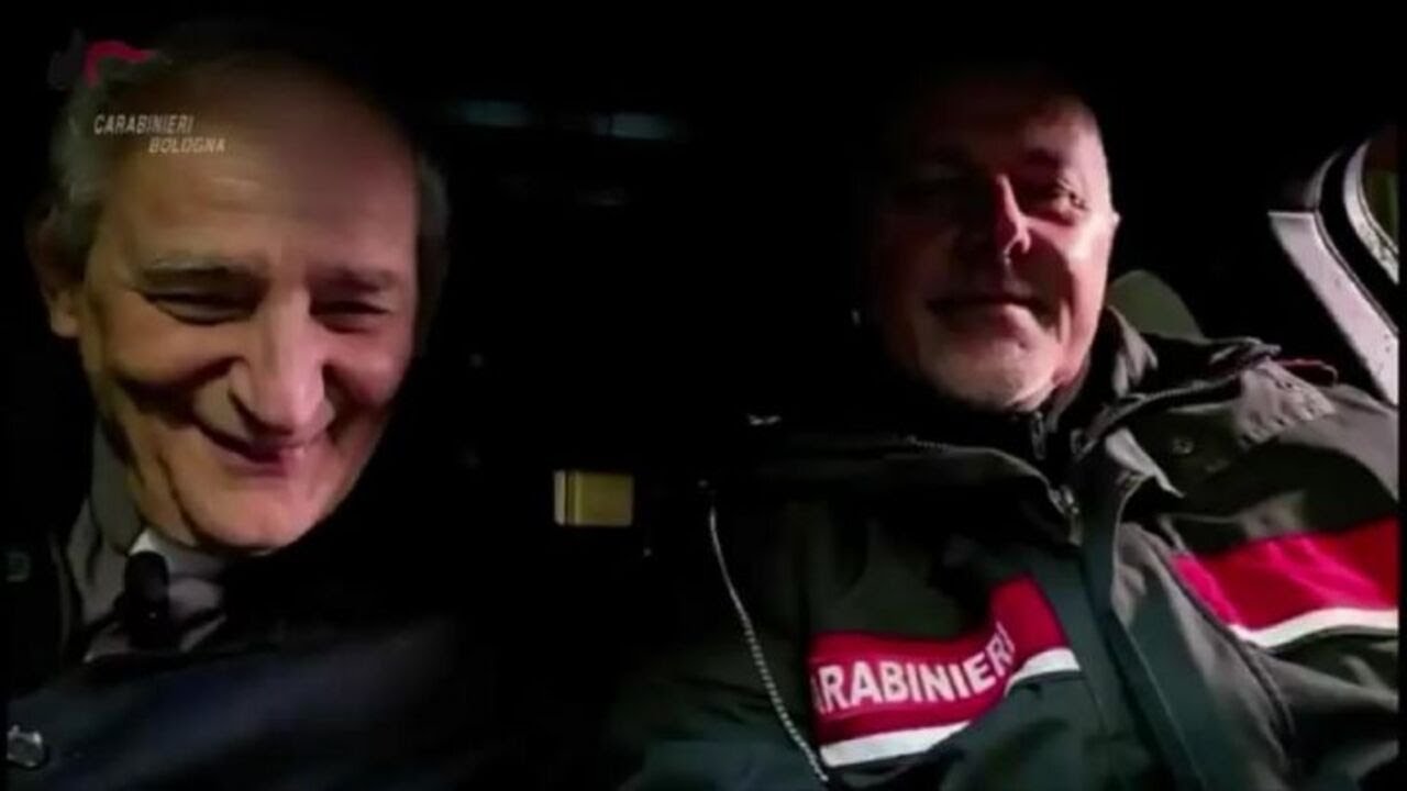 Il Cardinal Zuppi scherza via radio nell'auto dei Carabinieri: C'è assembramento pastori a Betlemme