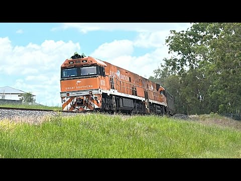 Journey Beyond the Great Southern leads 2BT8 with NR30/NR31 South through Hillcrest 22/12/25 week 3