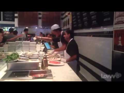 800 Degrees Napolitan Pizzeria - Los Angeles, Califórnia | Magia da pizza em Westwood por Max Gottlieb