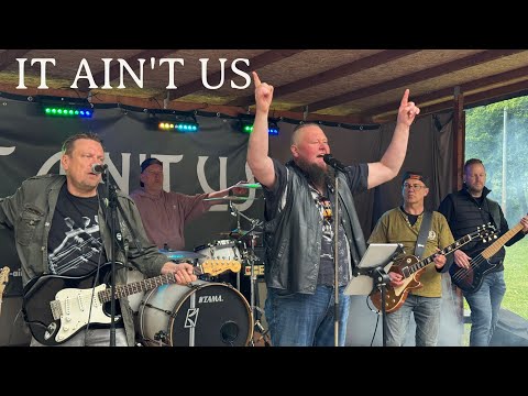 CLUBHAUS 06 - IT AIN'T US - ELECTRIC VERSION 5,3K