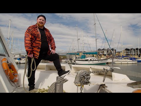 Peter Grimes: Tenor Nicky Spence sets sail… | Mae'r tenor Nicky Spence yn cychwyn ar daith...