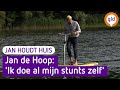 Jan de Hoop stunt in Lieren op het water tijdens zijn bezoek aan een zelf ontworpen huis