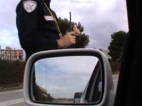 Taranto, novembre 2010 - Auto collaboratore di Radio Radicale bloccata dalla vigilanza Eni