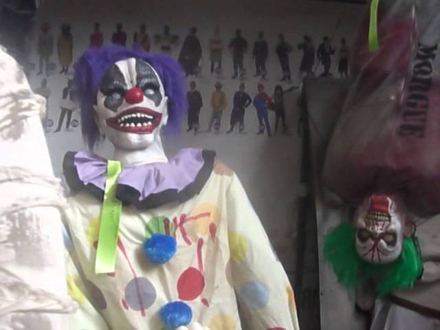Vídeo relacionado con GTFYUDGH Figura De Cuerpo Sin Vida para Halloween - Decoración para Fiestas de Casa Encantada - Decoración para Casa Encantada De Terror para Escena Exterior Ocasiones Especiales Actuación Escénica