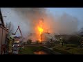 Felle brand verwoest woonboerderij in Brandwijk. (ZHZ actueel / Rijnmond)