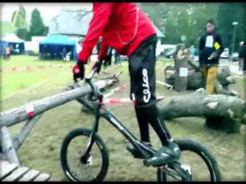 Na kolech přes překážky