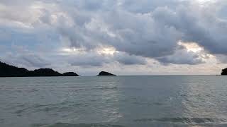 preview picture of video 'Peninsula beach resort, koh chang'