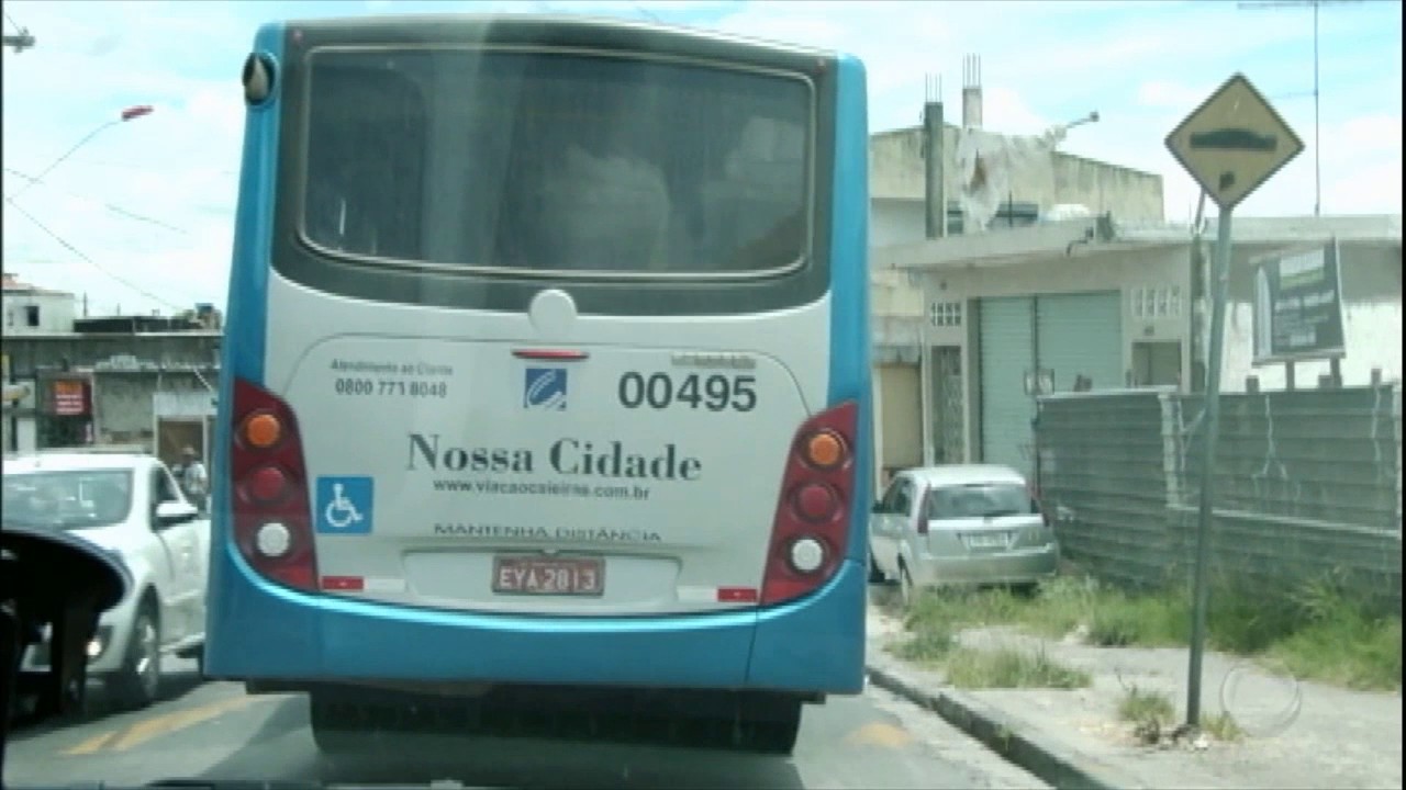 Empresa desrespeita a lei e impede que idosos usem transporte de graça