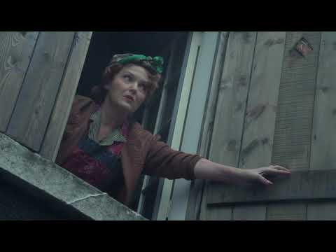 Muppets Most Wanted: Kermit Goes Out for a Stroll