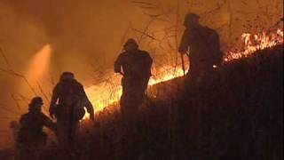 preview picture of video 'Fremont fire department fights a grass fire on Sunol grade'