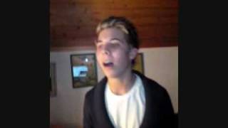 Ruotsalainen laulaa Yö : n Joutsenlaulu suomeks ..