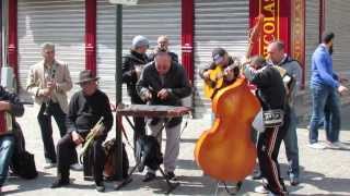 preview picture of video 'Banda de rua em Bruxelas - Bélgica'