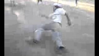 Borracho queriendose lucir