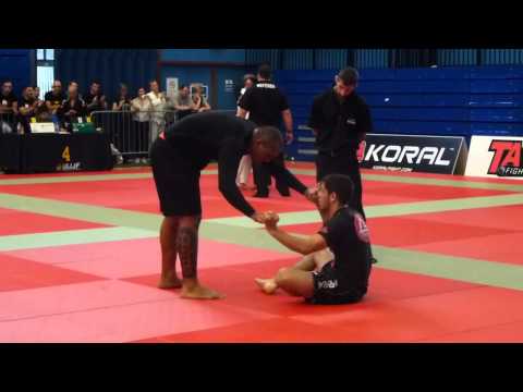 Charles Negromonte vs Alan Vitor Oliveira - IBJJF London No-Gi Open 2013 - Black Adult - Open