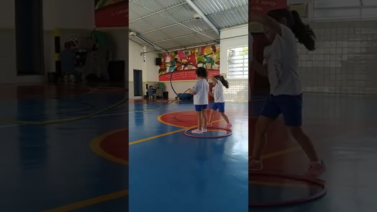 Ideia de aula #284 - Passa o bambolê na corda